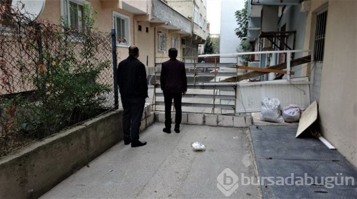 Bursa'da iki komşunun anlaşmazlığı sonucu kapatılan yol Belediye Başkan Yardımcısı tarafından açıldı