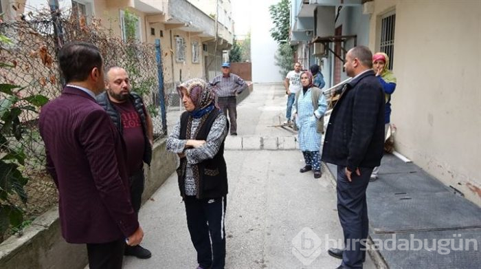 Bursa'da iki komşunun anlaşmazlığı sonucu kapatılan yol Belediye Başkan Yardımcısı tarafından açıldı