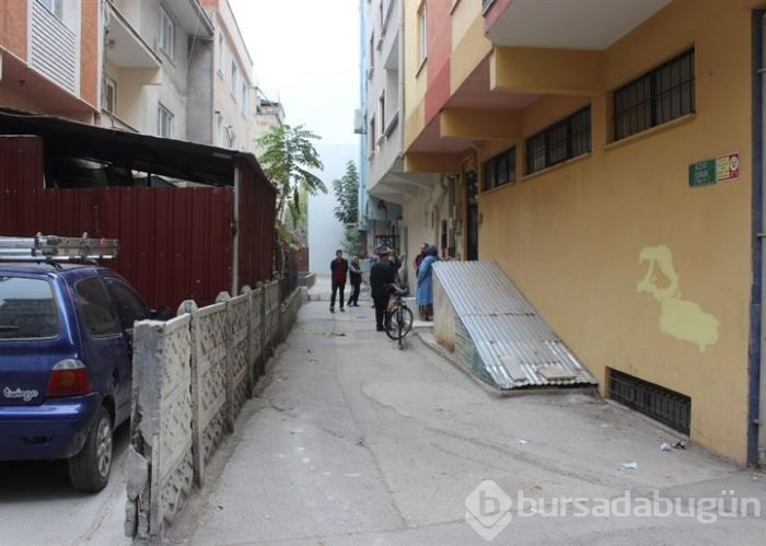 Bursa'da iki komşunun anlaşmazlığı sonucu kapatılan yol Belediye Başkan Yardımcısı tarafından açıldı