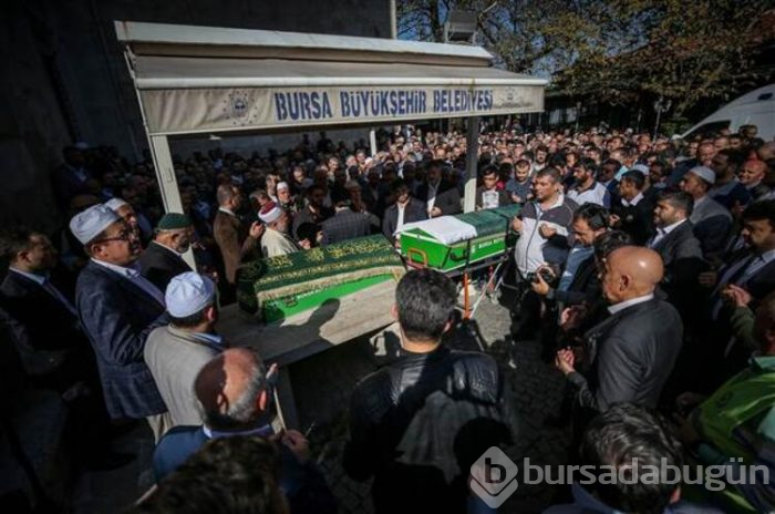 Bursa'da oğlunun ve torununun cenaze namazını kıldırdı
