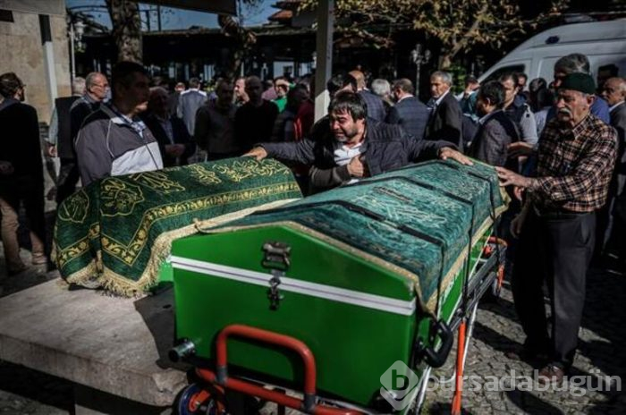 Bursa'da oğlunun ve torununun cenaze namazını kıldırdı