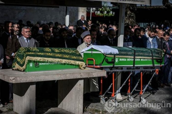Bursa'da oğlunun ve torununun cenaze namazını kıldırdı