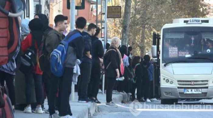 Öğrenciler okula gidebilmek için kilometrelerce yol gidiyor 