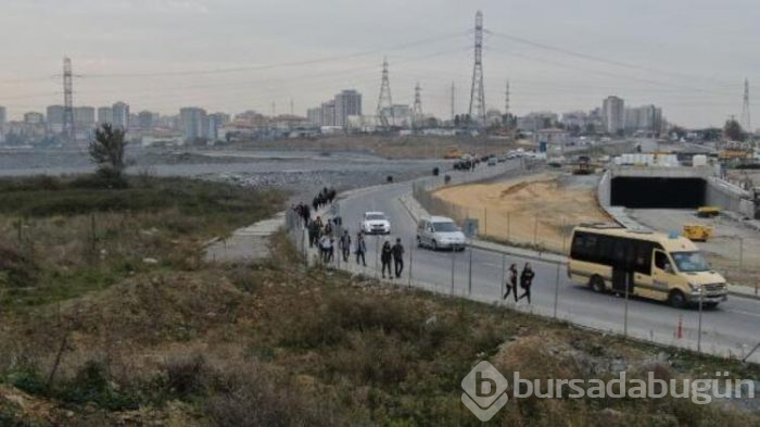 Öğrenciler okula gidebilmek için kilometrelerce yol gidiyor 