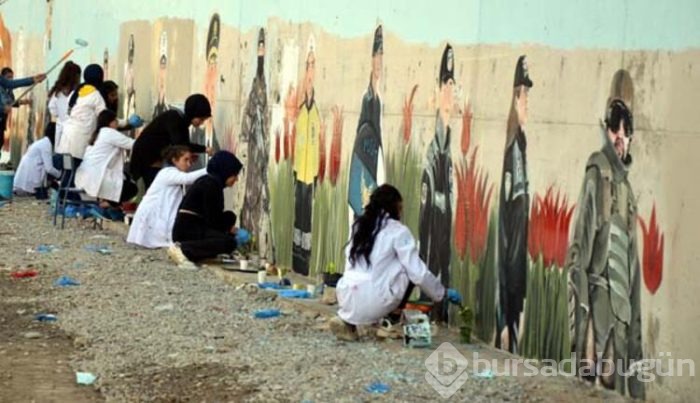Öğrenciler, güvenlik duvarını sanat eserine çevirdi