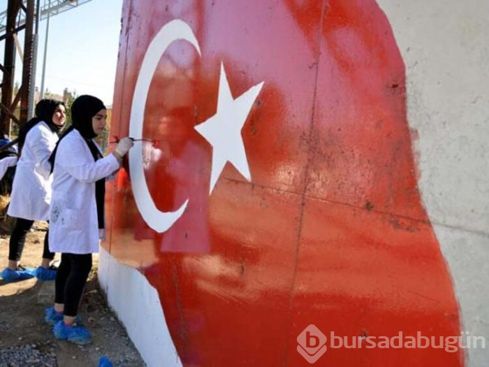 Öğrenciler, güvenlik duvarını sanat eserine çevirdi