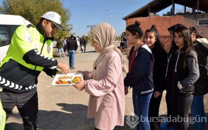 Öğrenciler, güvenlik duvarını sanat eserine çevirdi
