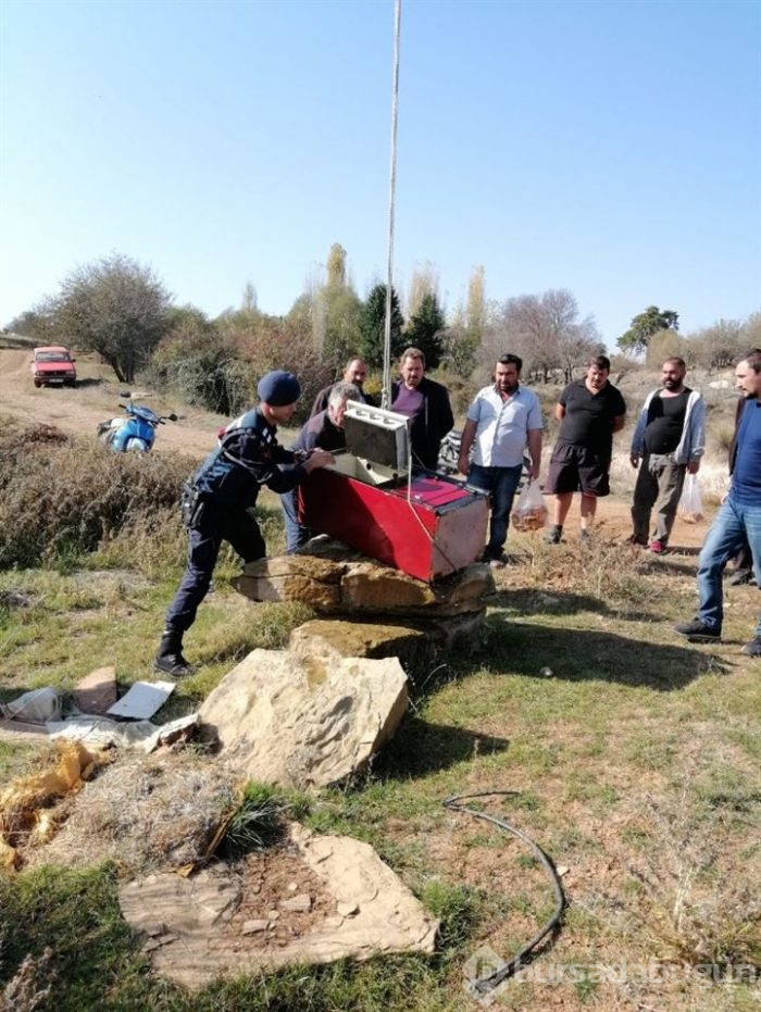 Annesinden çalıp baraj gölüne attı!
