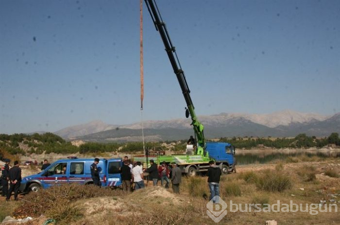 Annesinden çalıp baraj gölüne attı!