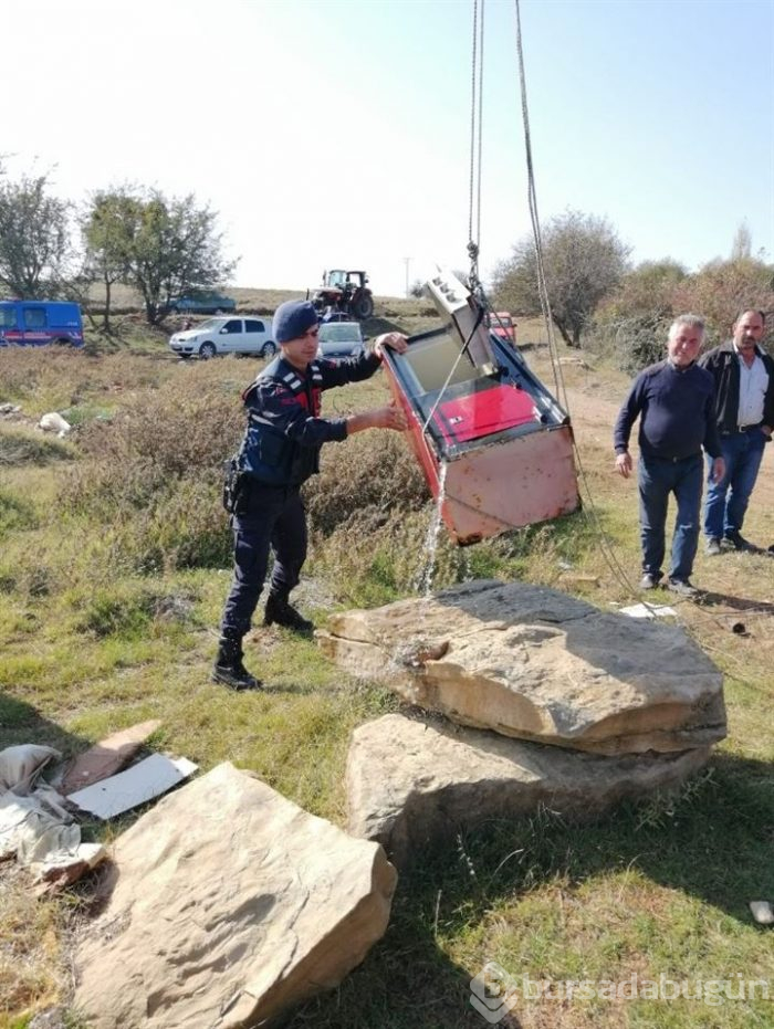 Annesinden çalıp baraj gölüne attı!
