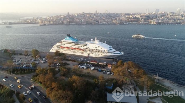 Tarihi Yarımada'ya 9 katlı bir kruvaziyer yanaştı