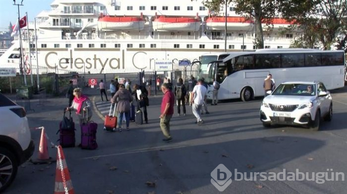 Tarihi Yarımada'ya 9 katlı bir kruvaziyer yanaştı