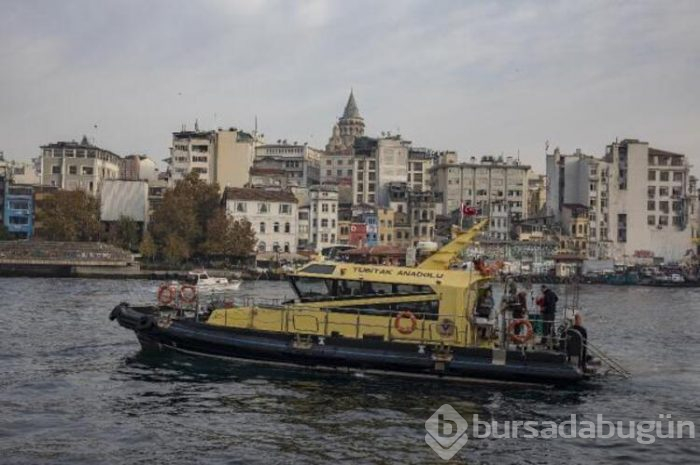 TÜBİTAK Teknesi Haliç'te deniz suyunu araştırıyor