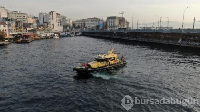TÜBİTAK Teknesi Haliç'te deniz suyunu araştırıyor