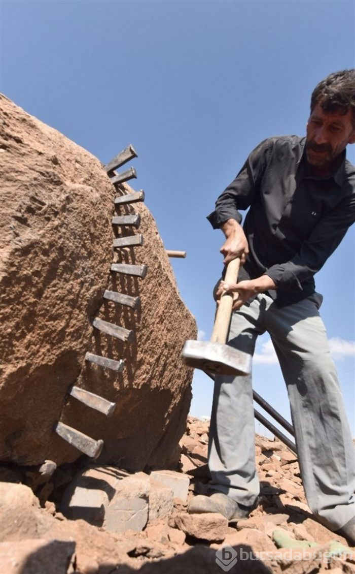 Ahlat taşı usta ellerde