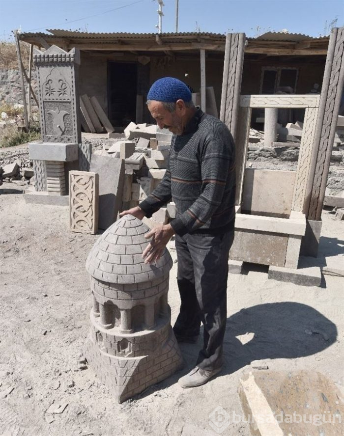 Ahlat taşı usta ellerde