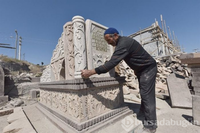 Ahlat taşı usta ellerde