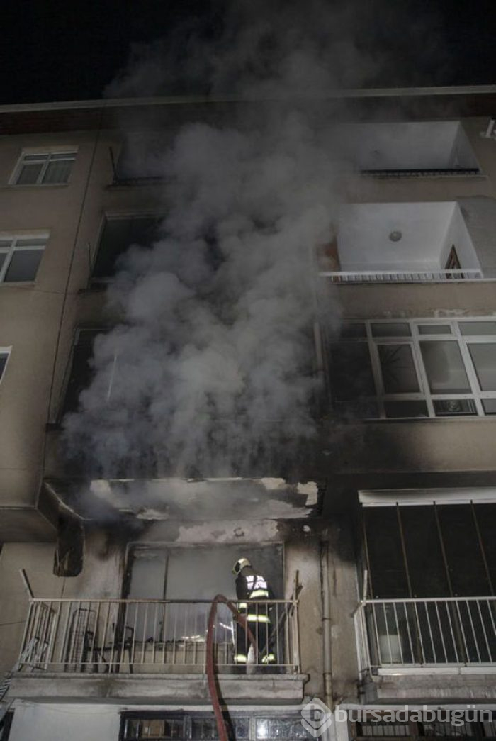 Alevlerin arasında kalan yaşlı kadın korkulu anlar yaşadı!