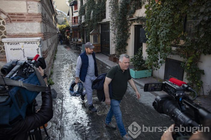 Yüzünü kapattı!