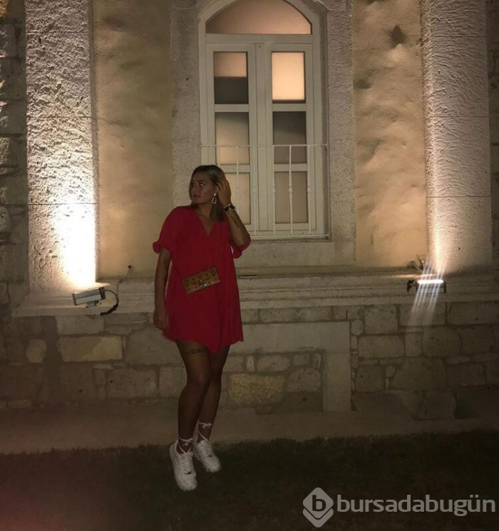Aycan Yanaç güzelliğiyle büyülüyor!