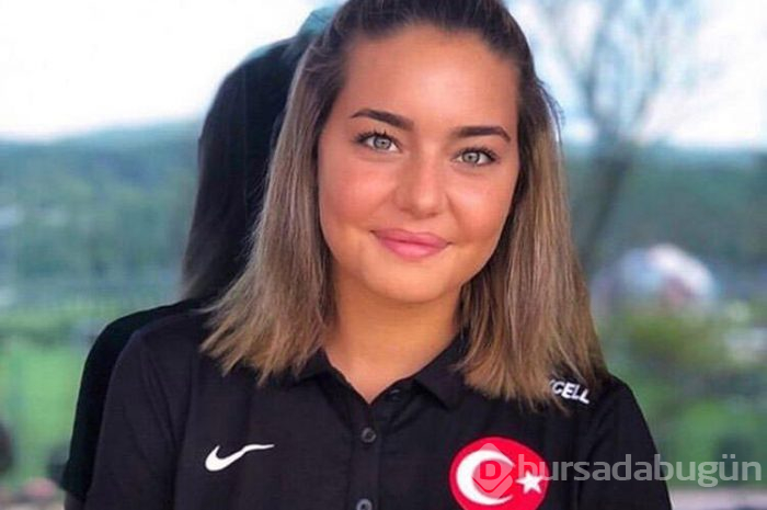 Kadın futbolcumuz Aycan Yanaç güzelliğiyle dikkat çekiyor!