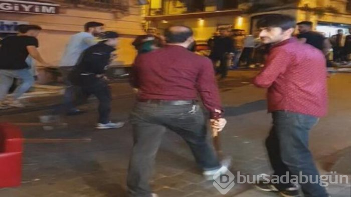 Sopa, demir ve sandalyelerle kavga ettiler!