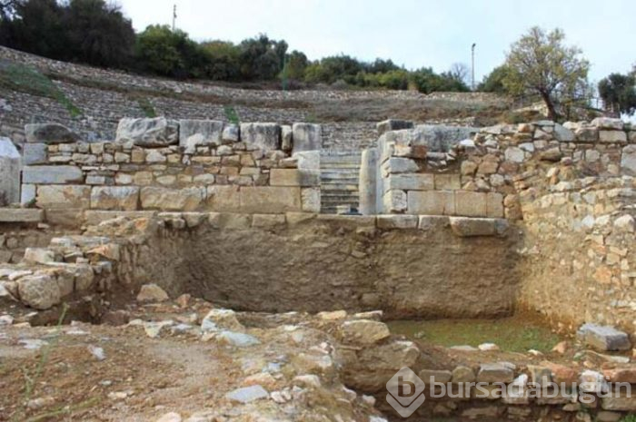 Metropolis Antik Kenti'nde yapılar ortaya çıkıyor!