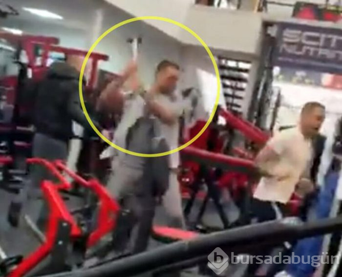 Spor malzemeleriyle birbirlerine vurdular! Spor salonunda kavga çıktı...