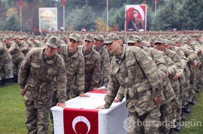 Yeni askerlik sisteminin yemin eden ilk yedek astsubayları oldular