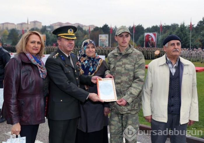 Yeni askerlik sisteminin yemin eden ilk yedek astsubayları oldular