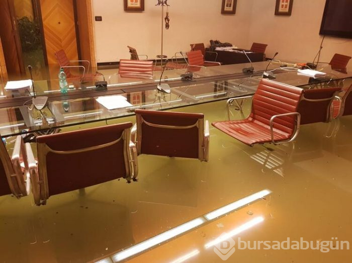 Karar alındıktan 2 dakika sonra su bastı!