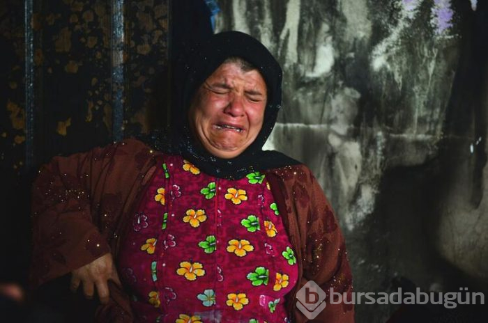 Evi yanan anne gözyaşlarına boğuldu
