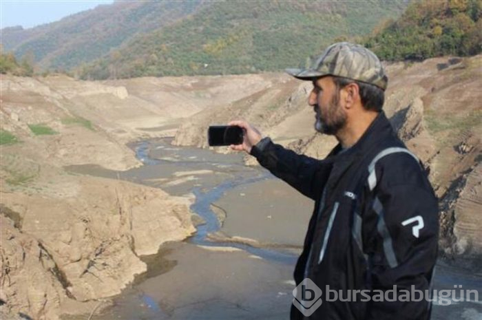 Barajın suyu çekilince eski köprüler gün yüzüne çıktı