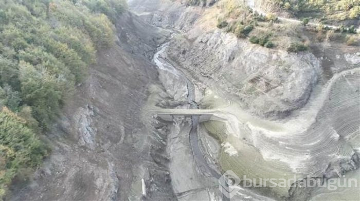 Barajın suyu çekilince eski köprüler gün yüzüne çıktı