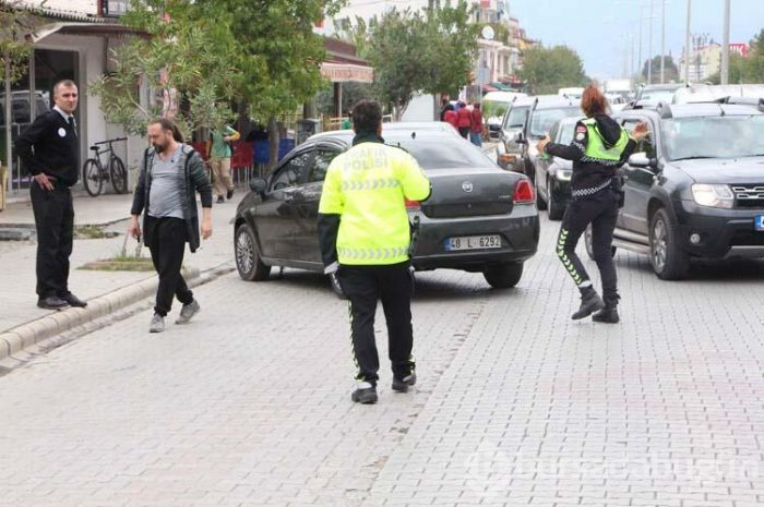 Yaya geçidindeki çocuğa otomobil çarptı!