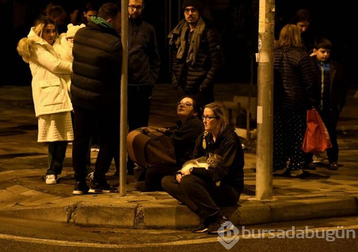 Türkler enkaz altından çıkarıldı
