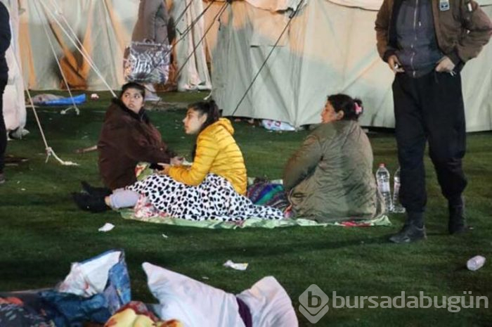 Geceyi böyle geçirdiler! Türk Kızılay'ı da bölgede