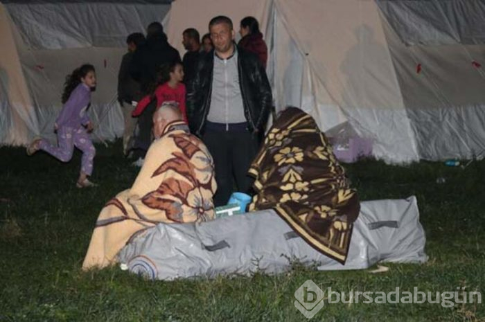Geceyi böyle geçirdiler! Türk Kızılay'ı da bölgede