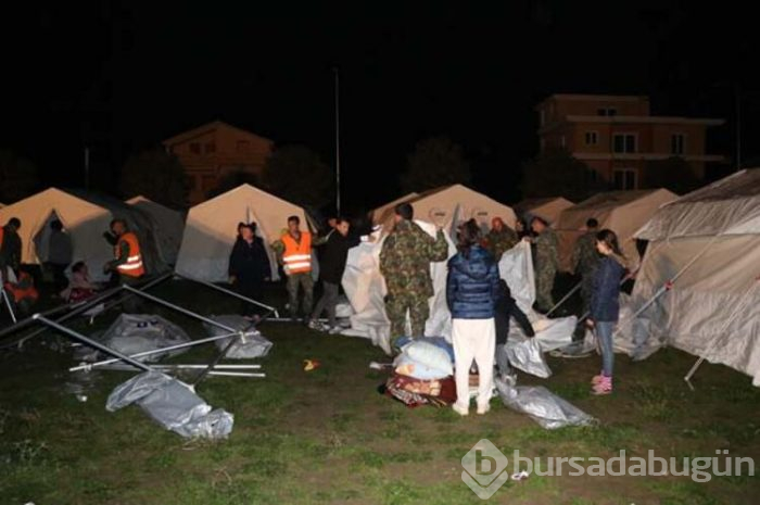 Geceyi böyle geçirdiler! Türk Kızılay'ı da bölgede