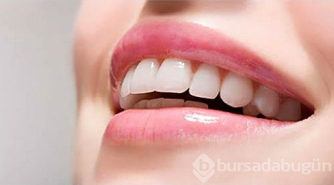 Diş hekimine gitmeden dişleri daha beyaz göstermenin yolları!