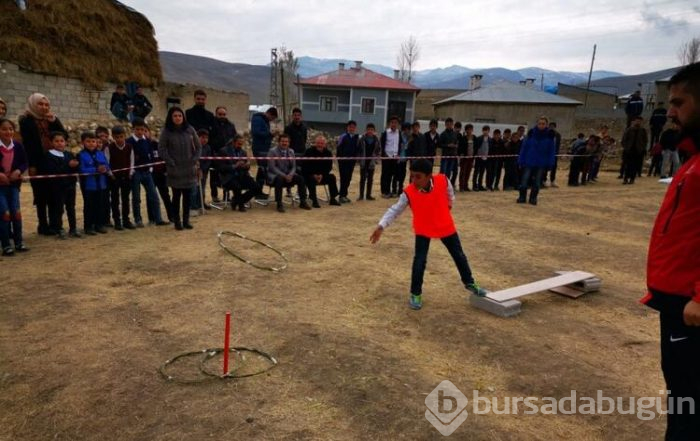 Van'da öğrenciler 'Köyde Survivor' yarışması yaptı!
