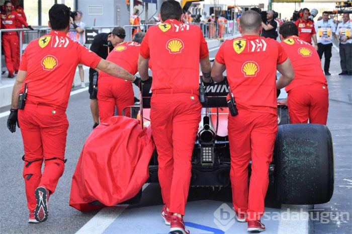 Ferrari'de neler oluyor? Birbirlerine çarptılar kendilerine gelemediler!