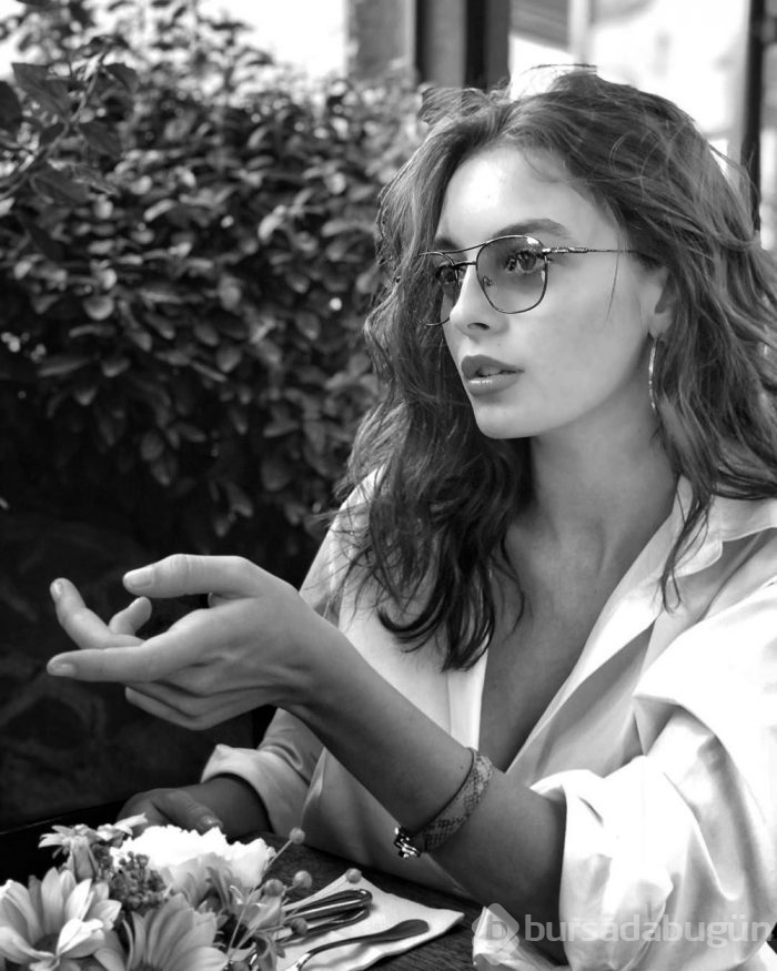 Melis Sezen 26. yaşını kutluyor