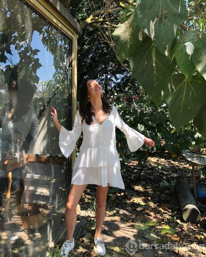 Melis Sezen 26. yaşını kutluyor