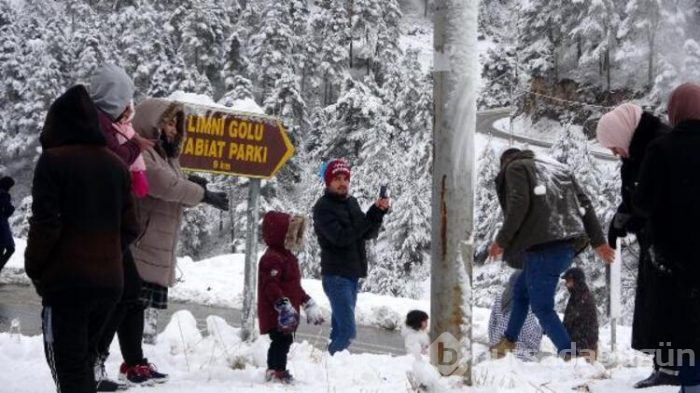 Doğu Karadeniz'de 57 köy yolu kapandı