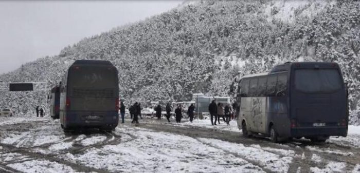 Doğu Karadeniz'de 57 köy yolu kapandı