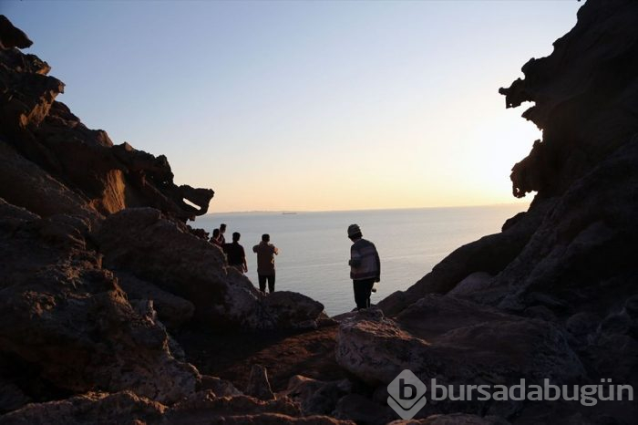Hürmüz Adası'ndaki 'Cadılar Vadisi' ne ziyaretçi akını