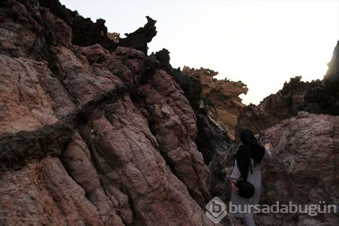 Hürmüz Adası'ndaki 'Cadılar Vadisi' ne ziyaretçi akını