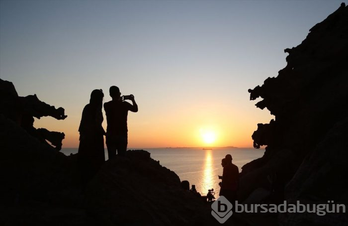 Hürmüz Adası'ndaki 'Cadılar Vadisi' ne ziyaretçi akını