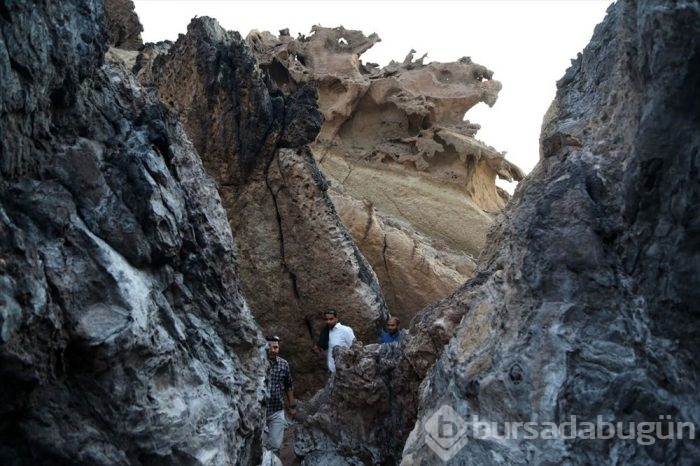 Hürmüz Adası'ndaki 'Cadılar Vadisi' ne ziyaretçi akını